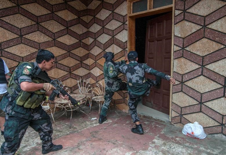 تصاویر | تلاش ارتش فیلیپین برای عقب راندن نیروهای داعش از شهر ماراوی